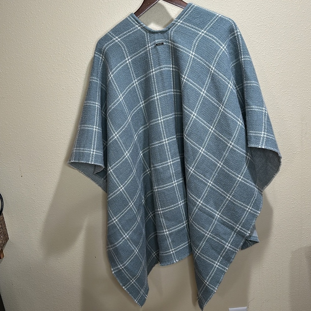 NWT Lauren Ralph Lauren Reversible Herringbone Ruana  shawl - Picture 7 of 8